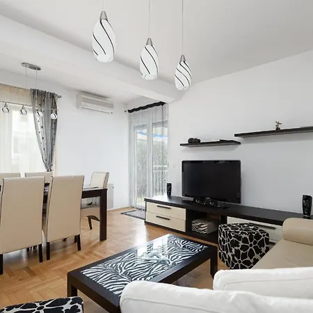 Dana With Garden & Grill Apartament *