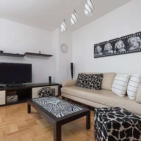 Dana With Garden & Grill * Porec