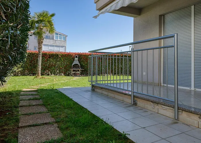 Διαμέρισμα Dana With Garden & Grill *